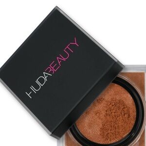 HUDA BEAUTY easy bake loose powder- coffee cake